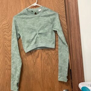 Gymshark size medium light green work out top EUC